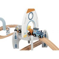 KOSMICZNA PRZYGODA Z DREWNIANĄ KOLEJKĄ