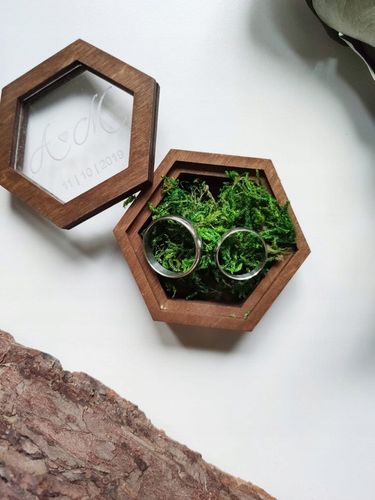 Pudełko, szkatułka na obrączki heksagon z inicjałami, grawerowane, na ślub na Arena.pl