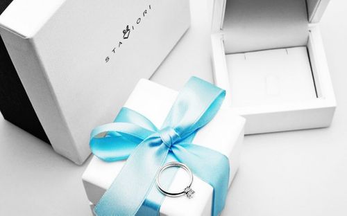 Złoty pierścionek PBD0660 - Diament na Arena.pl