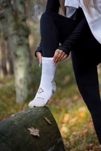 SKARPETY TREKKINGOWE Z WEŁNY MERYNOSÓW 90% MERINO WEŁNA TERMOAKTYWNE DŁ.3/4 na Arena.pl