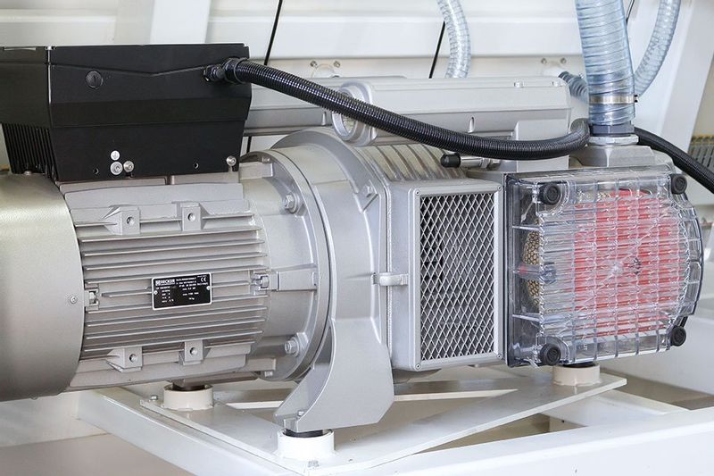 Pionowe centrum obróbcze CNC wiercenie frezowanie piła frezarka pionowa zdjęcie 2