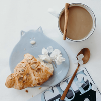 Szary talerzyk deserowy kot - Rękodzieło na prezent - Lamabo Ceramics