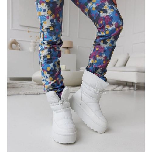 Białe ocieplane śniegowce na platformie r.39 na Arena.pl