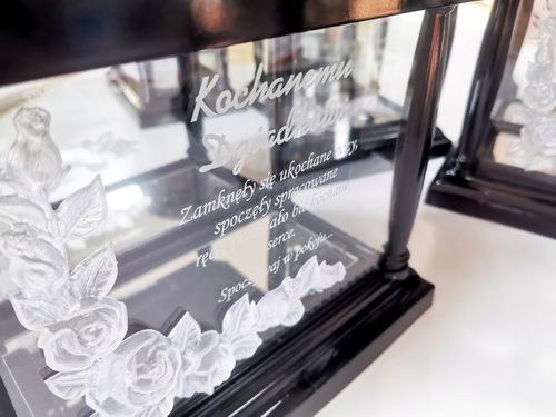 ZNICZ SZKLANY grawer CÓRECZKO na Arena.pl