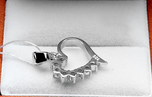 Srebrny wisiorek Staviori na Arena.pl