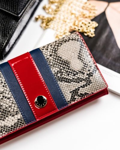 skórzany portfel damski z wężowym wzorem - peterson na Arena.pl