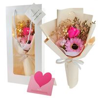 bukiet zapachowych kwiatów mydlanych w pudełku na prezent, świecące led