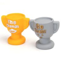 Zabawka dla psa w kształcie trofeum gumowy puchar do gryzienia 9cm