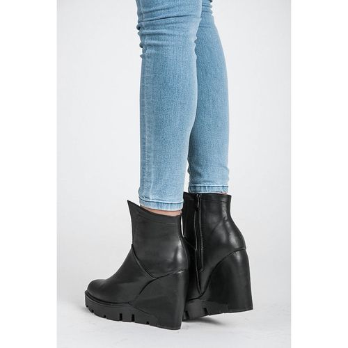 Modne Botki Z Protektorem r.38 na Arena.pl