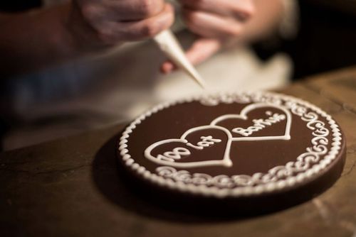 Torcik Wedlowski ręcznie dekorowany w historycznym opakowaniu 250 g E.Wedel na Arena.pl