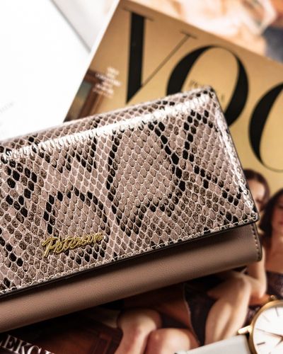 duży portfel damski z wężowym wzorem - peterson na Arena.pl