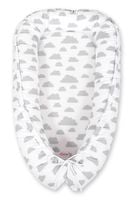 Kokon niemowlęcy dwustronny kojec otulacz Premium BOBONO- chmurki szare