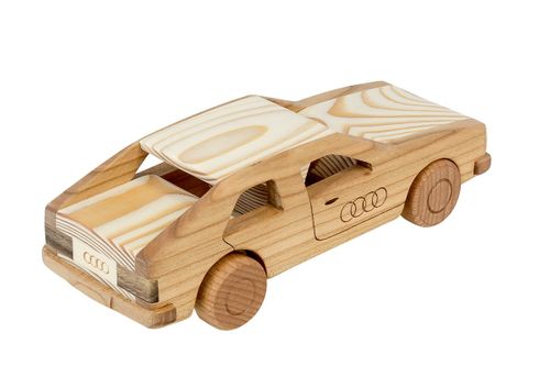 Samochód "Audi Quattro" na Arena.pl
