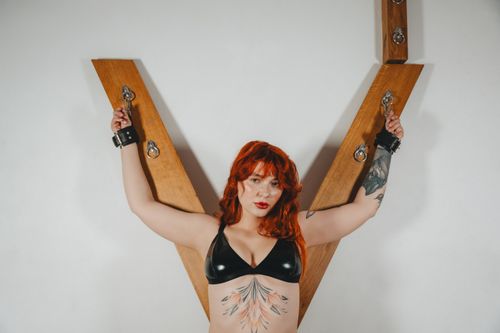 kajdanki do krzyża świętego andrzeja primal bond whips na Arena.pl