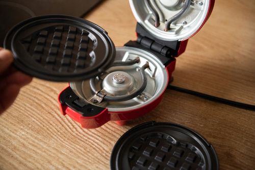 GOFROWNICA MINI GOFRY MOCNA NIEPRZYWIERAJACA 8 PŁYTEK 4 WZORY CZERWONA na Arena.pl