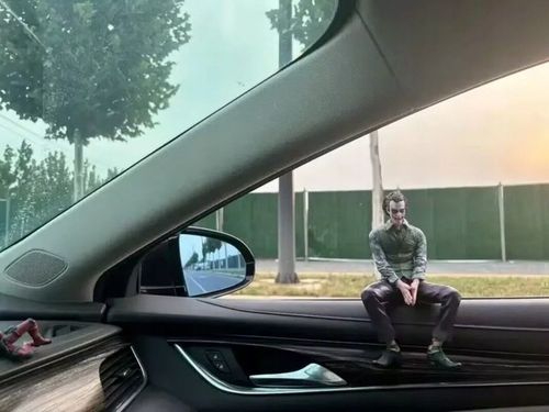 FIGURKA JOKER 27CM Z MASKĄ I PODSTAWKĄ DEKORACJA DO SAMOCHODU I PÓŁKI na Arena.pl