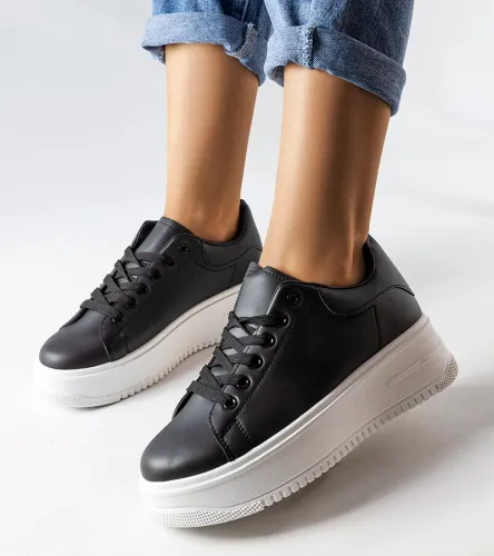 Czarne sneakersy na platformie Holante 38 na Arena.pl
