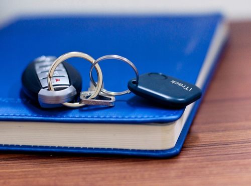 iTrack1 Lokalizator Bluetooth 5.0 Brelok Kluczy Portfela Alarm na PREZENT na Arena.pl