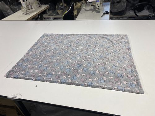 Koc Polarowy 100X70 Cm Łapy Ciemne na Arena.pl