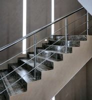 Schody z ciemnego kamienia 30x60 WYSOKI POŁYSK