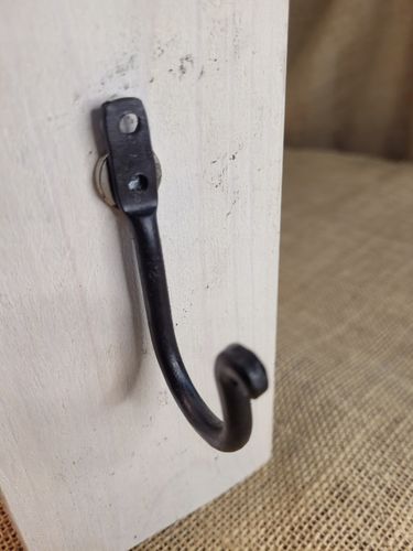 Wieszak na ubrania kuty seria Pchełka z wkrętami 25 mm na Arena.pl