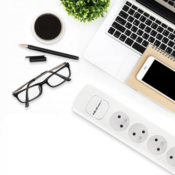 Qoltec Przedłużacz Listwa zasilająca 8 gniazd 1.8m podświetlany włącznik zdjęcie 8