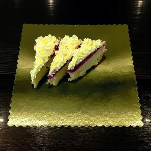 5 SZT PODKŁADY POD TORT CIASTO 30 CM KWADRATOWY ZŁOTY POŁYSK GRUBY SZTYWNY na Arena.pl