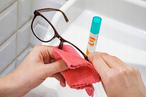 Japoński płyn do codziennego czyszczenia soczewek w okularach SOFT99 spray na Arena.pl