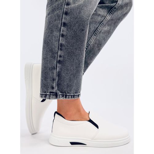 Trampki slip-on White r.38 na Arena.pl