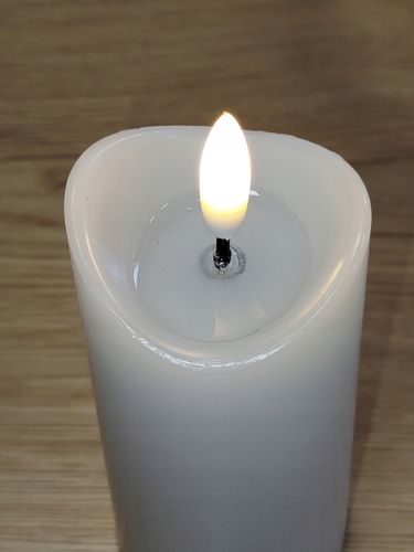 ŚWIECA WOSKOWA LED ŚWIECZKA NA BATERIE OZDOBA Z EFEKTEM PŁOMIENIA 15 CM na Arena.pl