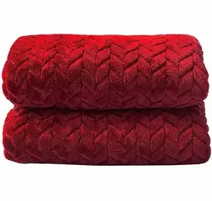 koc narzuta na łóżko wytłaczana pled 200x220 cm prezent świąteczny czerwony na Arena.pl