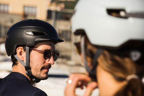 Kask Met CORSO rozmiar M czarny na Arena.pl