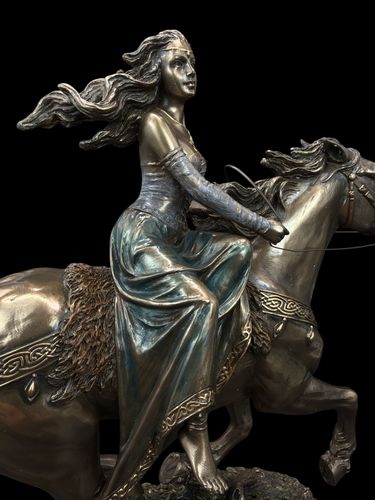 CELTYCKA BOGINI KONI RHIANNON VERONESE  (WU77287A4) na Arena.pl