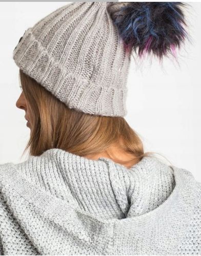 Czapka damska zimowa szara z pomponem na Arena.pl