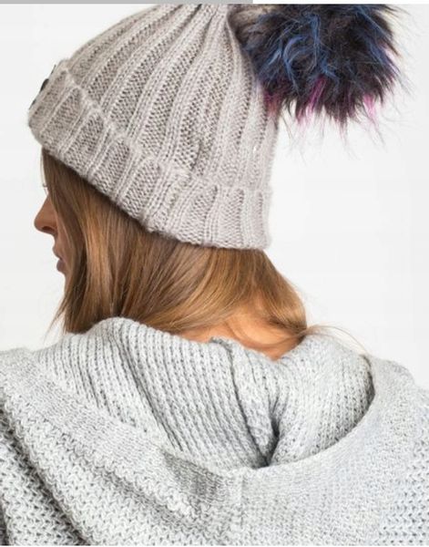 Czapka damska zimowa szara z pomponem zdjęcie 2