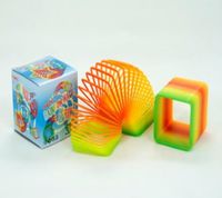 KX6327_4 Sprężynka magiczna tęczowa rozciągana kwadratowa