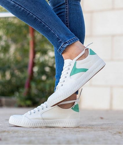 BIAŁE TRAMPKI Rozmiar - 38 na Arena.pl