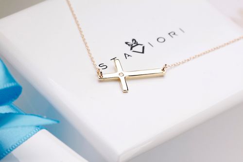 złoty naszyjnik celebrytka z krzyżykiem - długość regulowana na Arena.pl