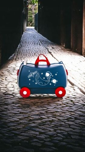 Walizka dziecięca jeżdżąca podróżna na kólkach jeździk MAGIC TRAVEL SPACE na Arena.pl