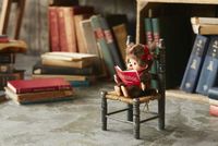 Monchhichi Przytulanka małpka dziewczynka z książk