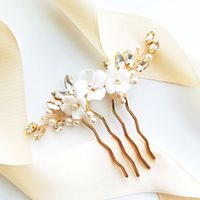 Złoty grzebień z kwiatkami kwiatowy BOHO glam z perłami ozdoba do włosów