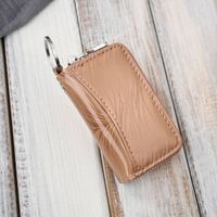 skórzane etui na klucze beżowe lakierowane z motywem roślinnym sp-22-rbg