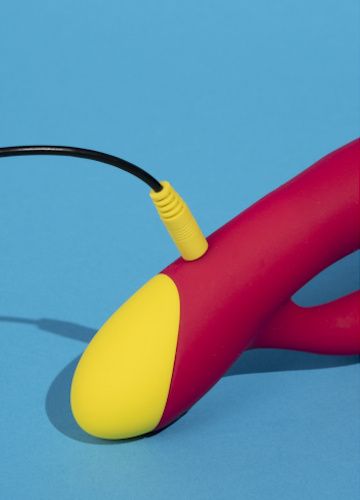 Piękny silikonowy wibrator z wypustką na Arena.pl