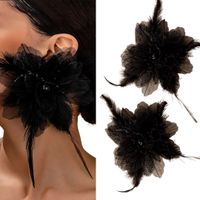 Czarne okazałe kwiaty kolczyki XXL z piórami sztyfty EFEKTOWNE widoczne