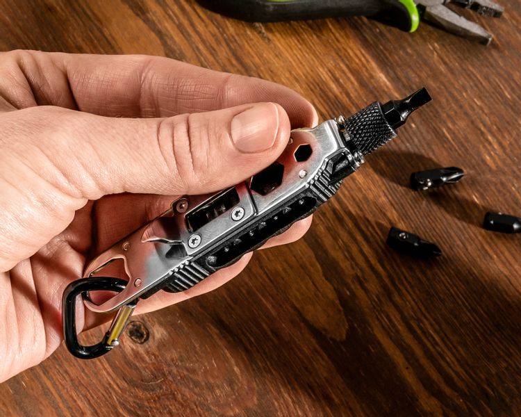 MĘSKI MULTINIEZBĘDNIK - WIELOZADANIOWY BRELOK Z NARZĘDZIAMI zdjęcie 5