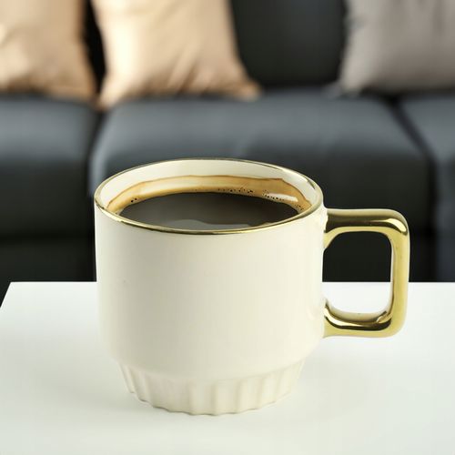 CERAMICZNY KUBEK NA KAWĘ HERBATĘ KREMOWY ZDOBIONY ZE ZŁOTYM UCHEM 320ML na Arena.pl