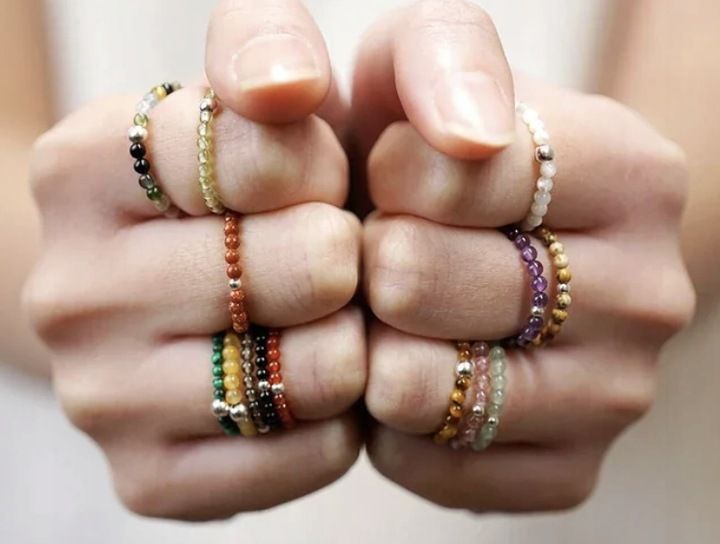 ELASTYCZNY PIERŚCIONEK KORALIKI OPAL zdjęcie 7