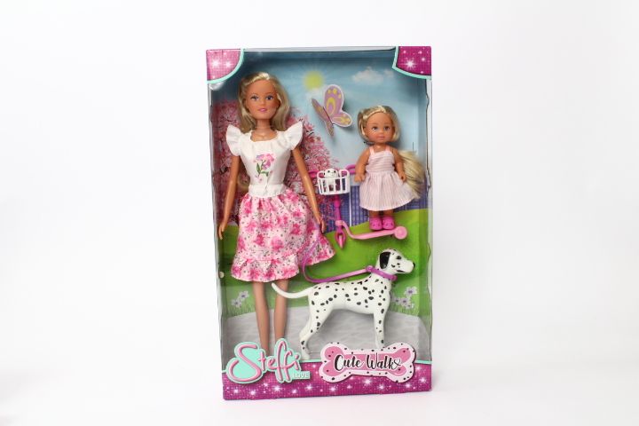Steffi i Evi na spacerze z psem 573-3605 zdjęcie 1
