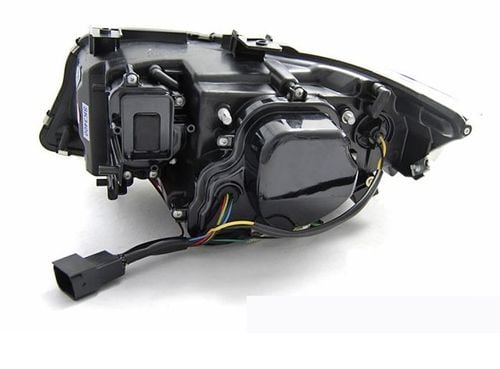 LAMPY REFLEKTORY DO BMW E90, E91 OD 2005 DO 2008 Roku LED 3D XENON na Arena.pl