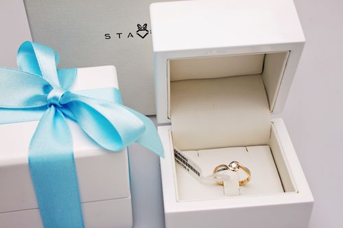 pierścionek zaręczynowy z dwukolorowego złota z brylantem 0,15ct na Arena.pl